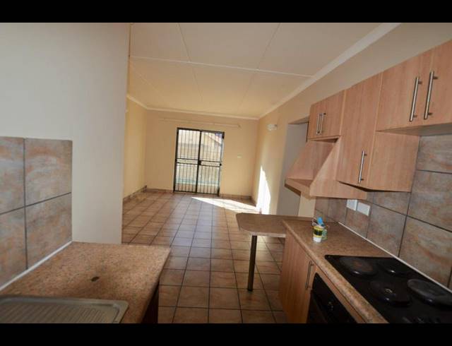 2 BEDROOM APARTMENT FOR SALE IN VAAL PARK EXT 1
